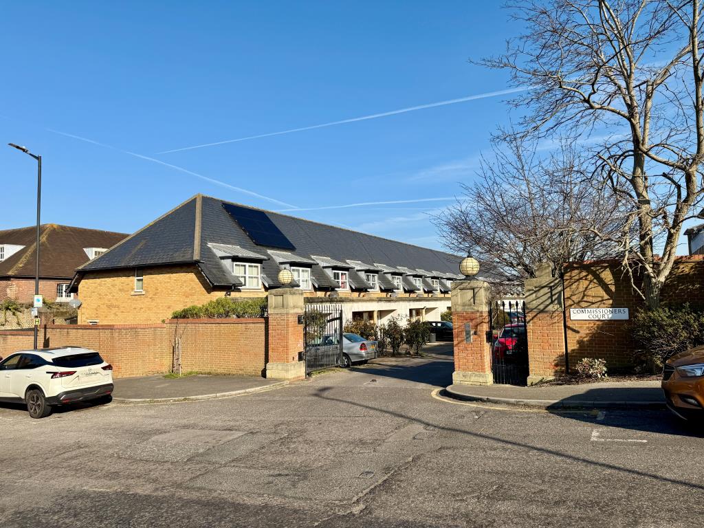 Lot: 162 - VACANT HOUSE IN GATED DEVELOPMENT - Gated residential development